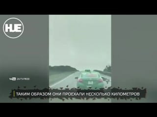 В ханое таксист на капоте увез полицейского чтобы не платить штраф за паркоу