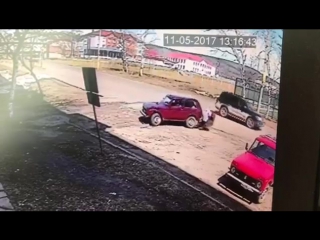 Жесть((( переехал бабешек на ниве(