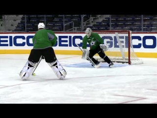 Tyler seguin plays goaltender 11 18 15