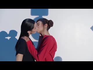 Bella Hadid And Lil Miquela Get Surreal｜calvin Klein