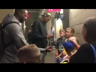 The golden state warriors took time to meet with gavin, an 11 year old boy battling leukemia in las vegas