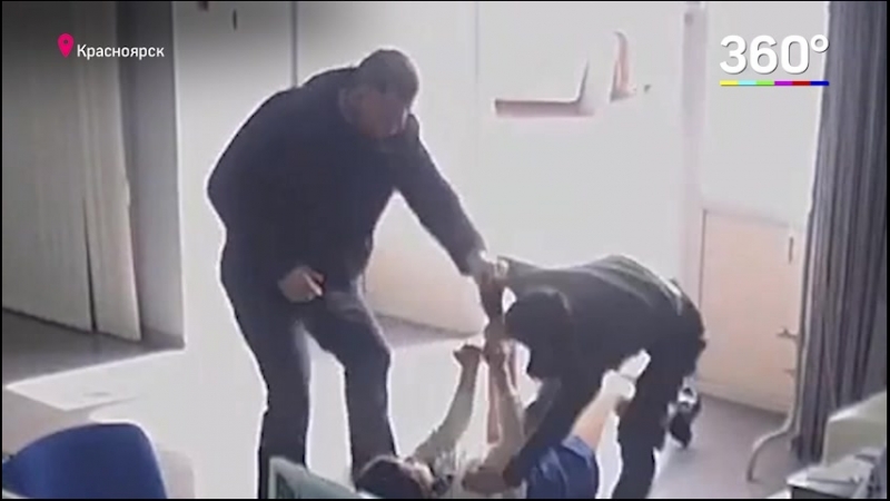 Прохожий спас девушку от молодые