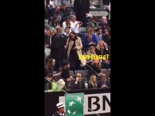 Ilary, francesco e chanel con claudia e aysha, moglie e figlia di nainggolan