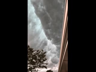 Wild rolling gust front in front of a severe thunderstorm greenville, wi