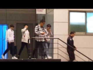 {vid} 160506 baekhyun, xiumin & kyungsoo leaving baek's birthday party