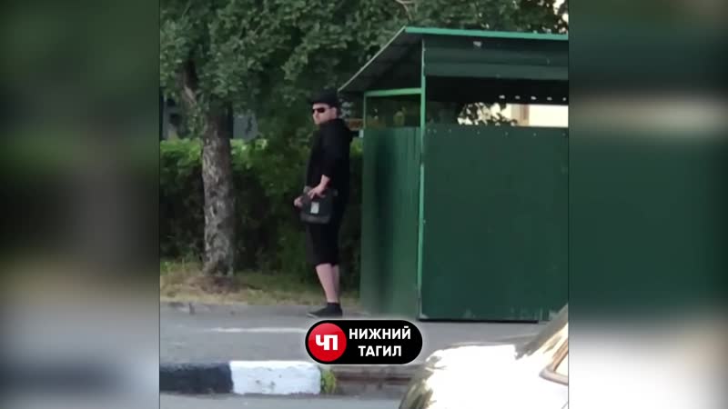 (+18) в нижнем тагиле застукали онаниста в самом центре города!