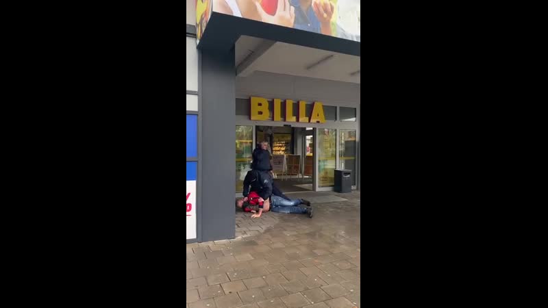 Členovia sbsky supermarketu billa neumožnili zákaznikovi nakúpiť v potravinách a fyzicky ho napadli