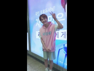 [fancam] [170617] haknyeon visited his subway ad again )