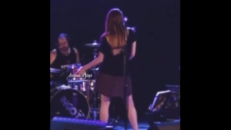 Ициар танцует