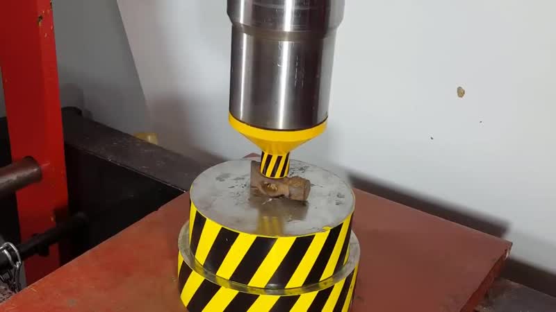 [crazy russian experiments] гидравлический пресс против советского молотка