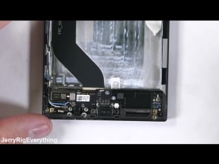 Razer phone teardown! huge heat pipe tiny vibrator