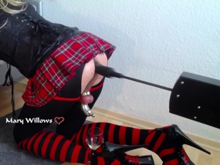 Shemale cum hands free while fucked by fucktoy