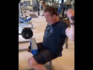 Арнольд шварценеггер и его тренер осёл