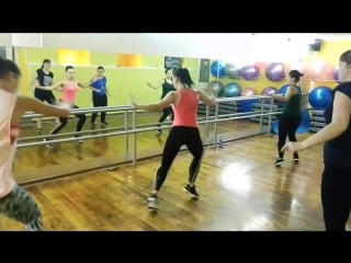 Танцевальная аэробика, красиво деи пляшут)