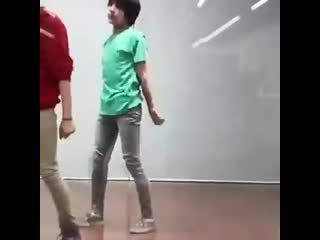 To think abt how markhyuck used to be much bigger than jeno is so weird