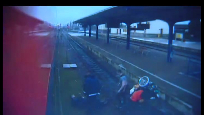 Избиение 72 ух летней старушки на инвалидной коляске