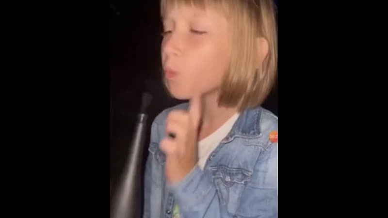 Тетя дала покурить кальян племяннице