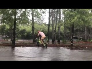 Aaron ross whip to pedals in the rain! bmx