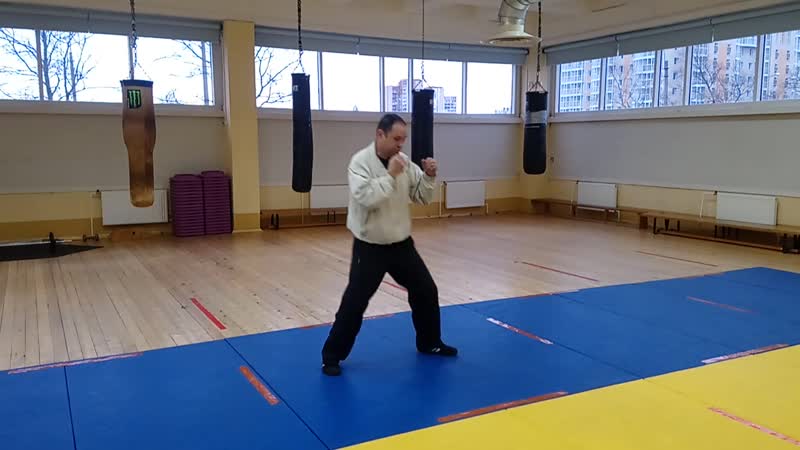 Удары левой рукой джеб