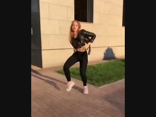 Красиво танцует соска, по слухам дает в анал