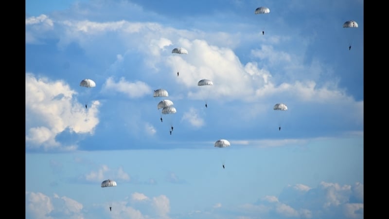 Вишкіл десантників на військовому полігоні в смт гвардійське