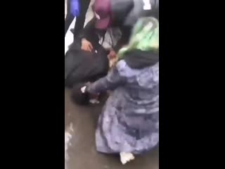 Протестующие напали на полицейских в центре лондона одна из лошадей конного отряда сбросила сотрудника и копытами затоптала дру