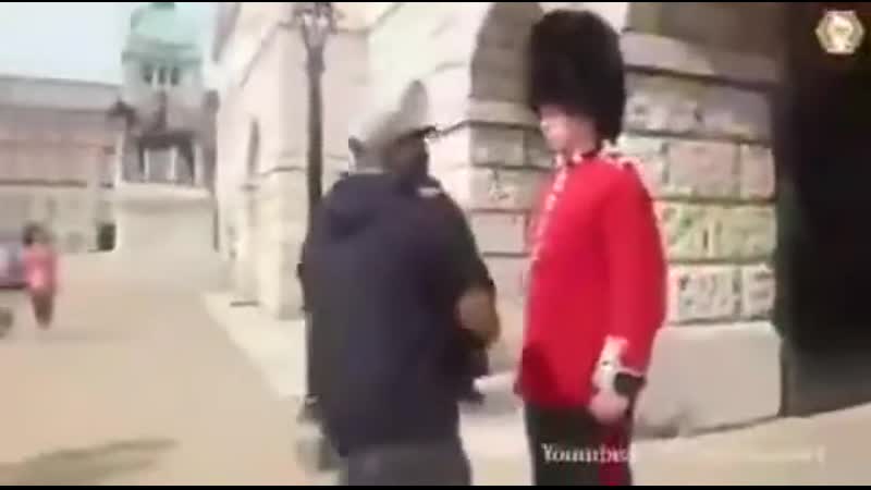 Молодые вырубил негра