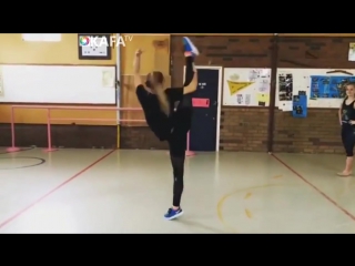 Crazy karate girls flexible and strong female fitness moments 2017