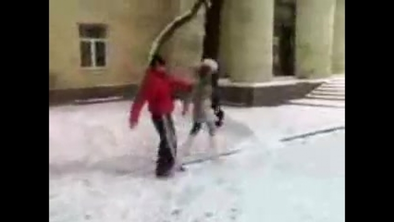 Чечены бьют девушек