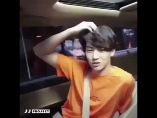 Remember when mark exposed jaebeom for wearing a hair piece in look’s mv just so he can have his mullet since his hair was not l