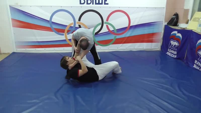 Рычаг локтя в прыжке висячка