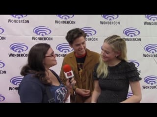 Cole sprouse (jughead) lili reinhart (betty) riverdale wondercon 2017
