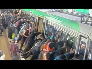 Пример солидарности в австралийском метро