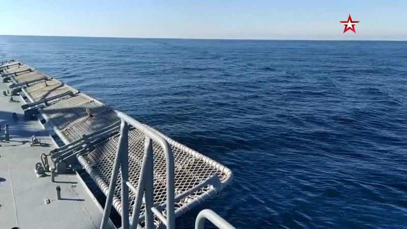 Экипаж фрегата «адмирал эссен» провел учения по приему на палубу вертолета ка 27пл