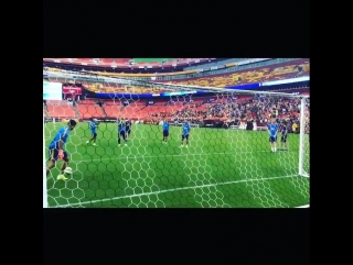 Suarez saves ter stegen penalty