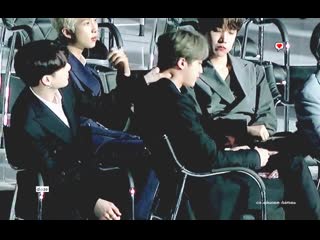 Y’know, for some reason i thought jin asked for this massage, but no, jk just saw seokjin’s nape and probably thought ‘looks sof