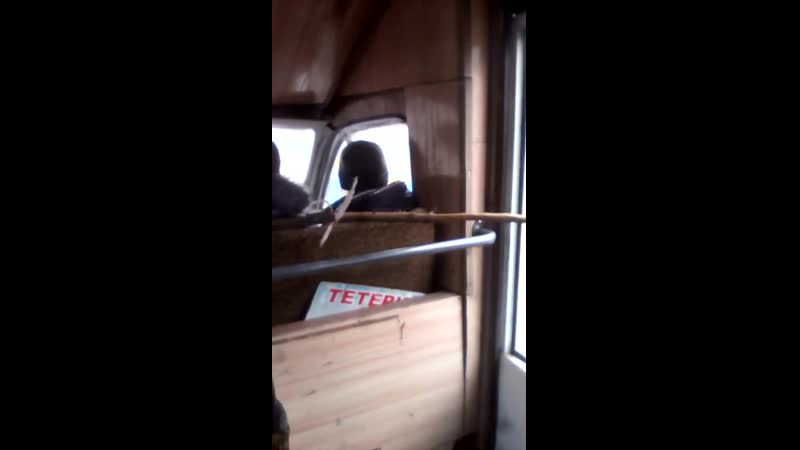 В житомирской маршрутке дверь закрывают веткой