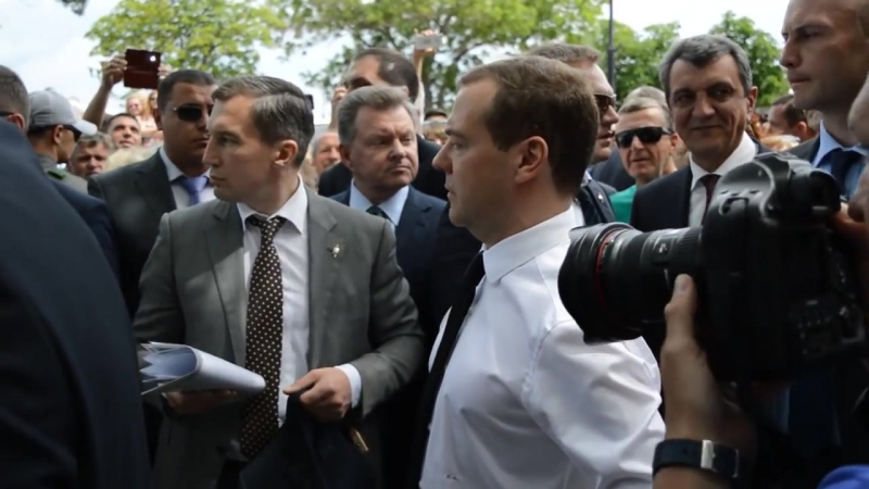 Медведев крымским пенсионерам денег нет, но вы держитесь!