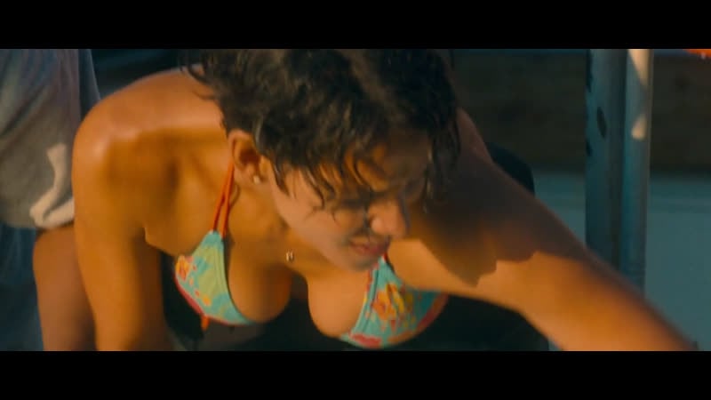 Холли берри заклинательница акул / halle berry dark tide ( 2012 )