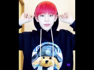 Just byeongkwan playing with his elf ears