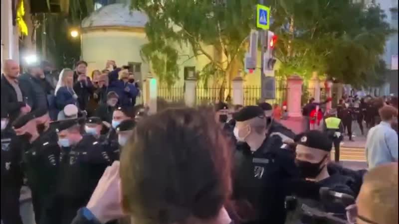 Особо активных столичных протестунов задержали