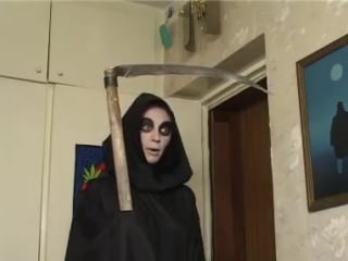 По приколу (с) ну шо давай курнём и я пошла