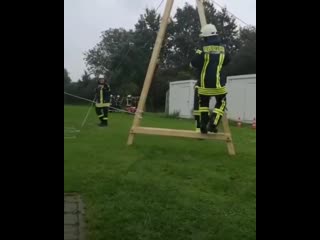 Vertrauen muss man können, mit diesen männern rennt man nicht vor dem feuer weg, sondern rein