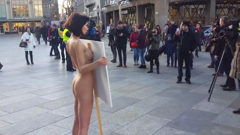 Голая девушка в мюнхене