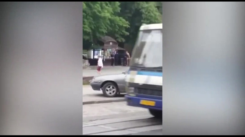 Львова porn video – Голый мужчина устроил шоу в центре львова 18+