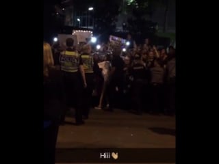 @ selenasg she came so close to me & i handed her my phone and she was like “sorry i don’t have a sharpie!" @selenagomez #sele