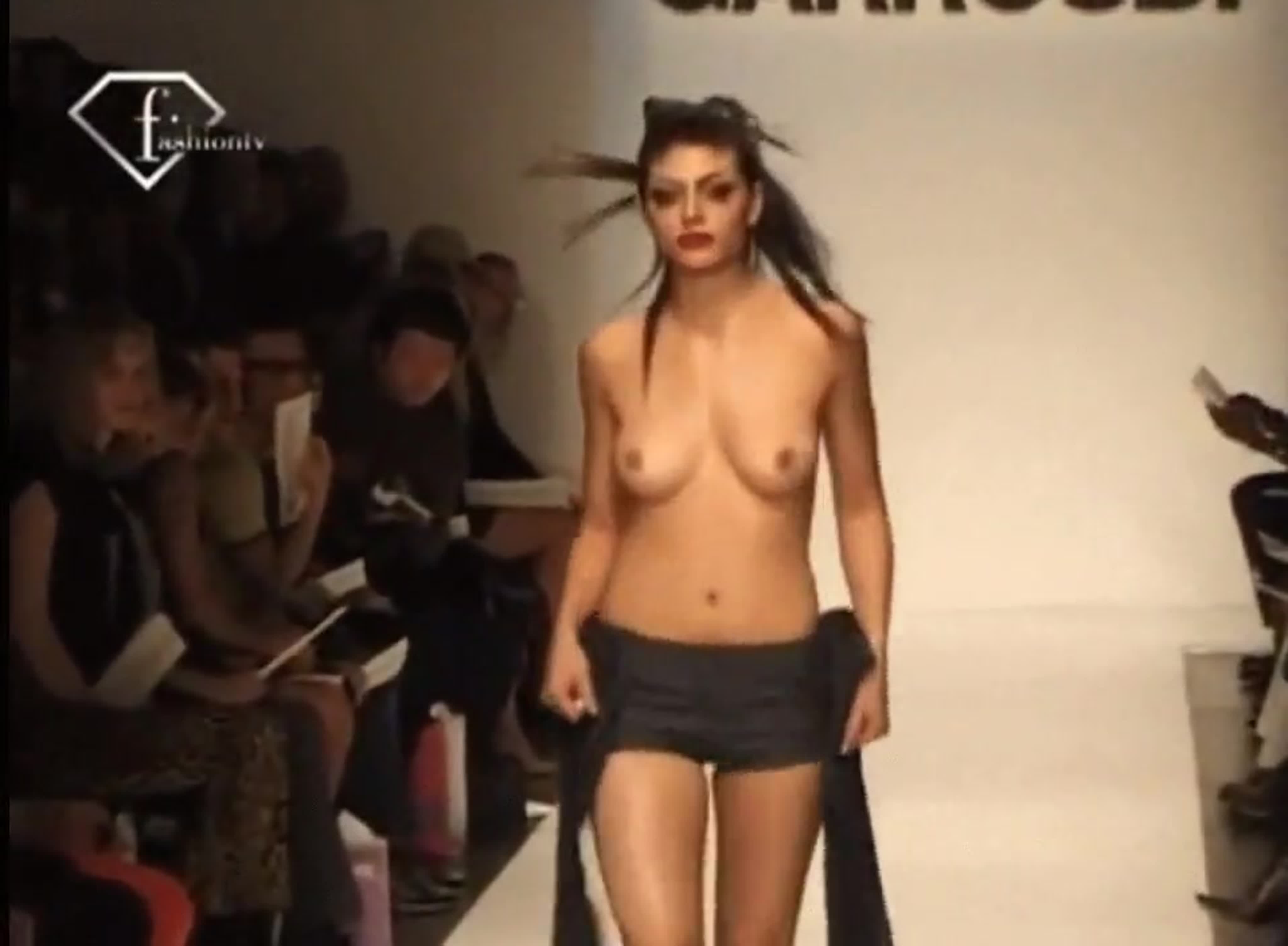 Fashion topless 15