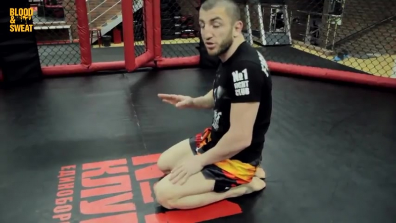 Джабар аскеров работа на мешке для ударника и тренироа пресса