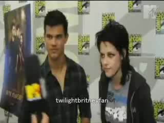 Kristen stewart almost kisses tpornr lautner!