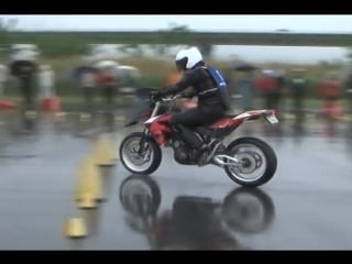 Moto gymkhana in heavy rain aprilia sxv450